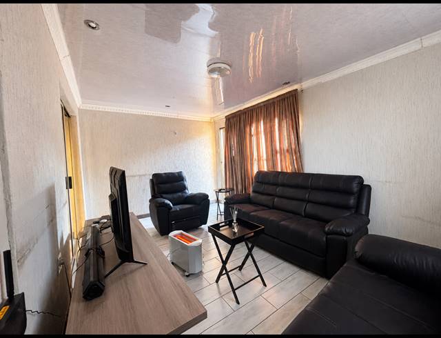 3 BEDROOM HOUSE FOR SALE IN SEBOKENG ZONE 17